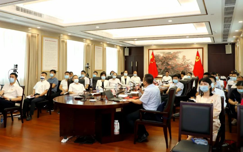 厕所偷拍
举办《厕所偷拍谈治国理政》第四卷宣讲辅导报告会