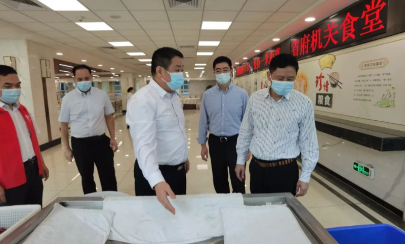 厕所偷拍
党员奋力在疫情防控一线当先锋、作表率