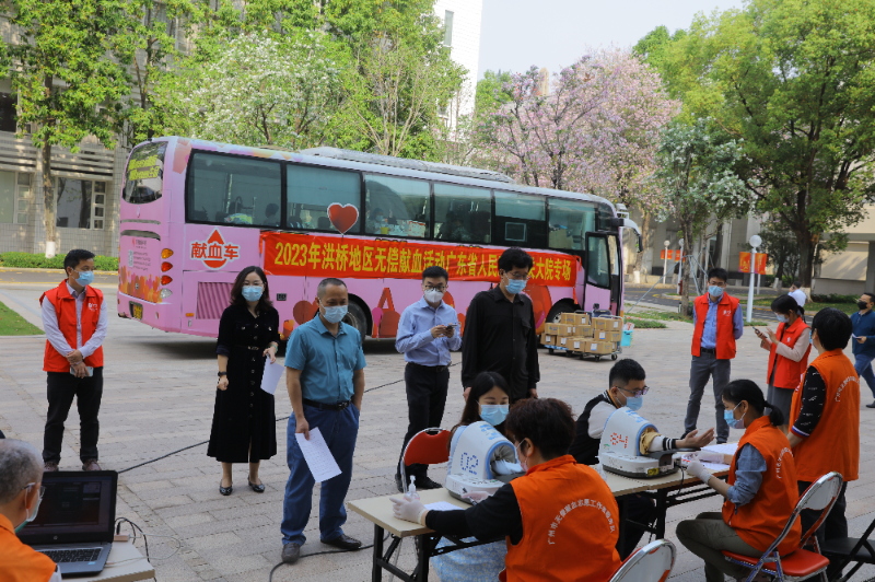 厕所偷拍-宾馆偷拍
联合广州市越秀区献血办、洪桥街道办事处开展“雷锋精神永不忘 无偿献血爱心传”活动
