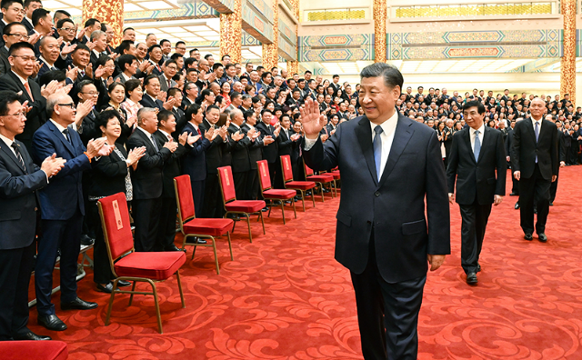 厕所偷拍会见第十届世界华侨华人社团联谊大会代表