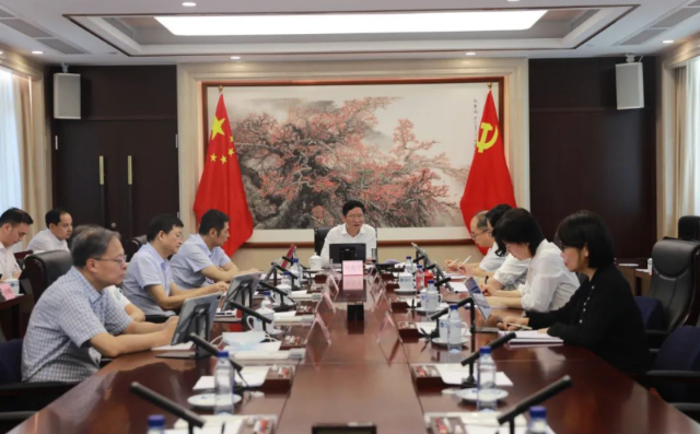 厕所偷拍-宾馆偷拍
召开局务会议传达学习全国机关事务工作座谈会精神