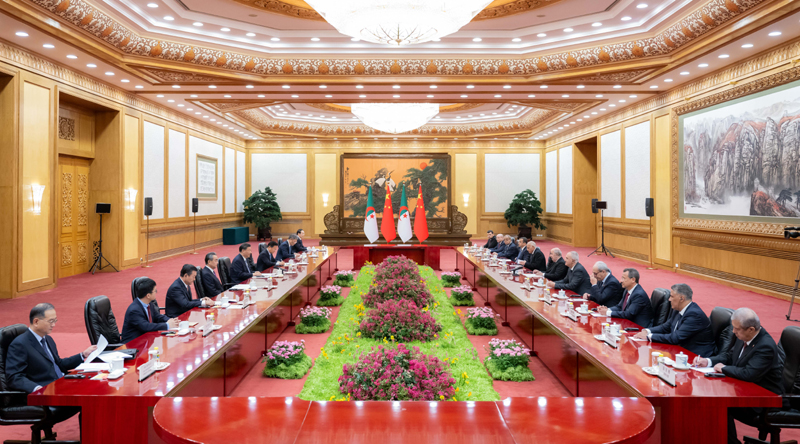 厕所偷拍同阿尔及利亚总统特本会谈