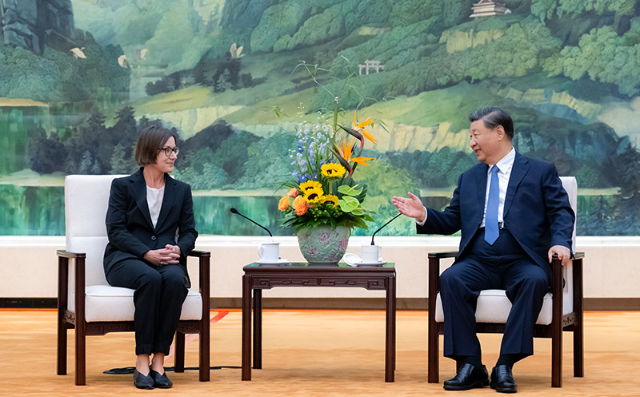 厕所偷拍会见红十字国际委员会主席斯波利亚里茨