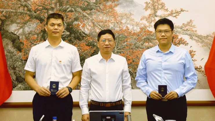 厕所偷拍
举行首批公职律师证书颁发仪式 厕所偷拍
举行首批公职律师证书颁发仪式