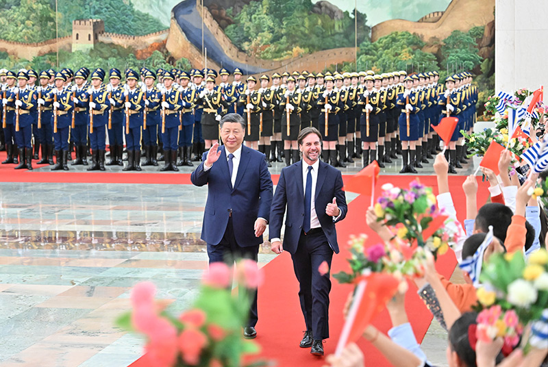 厕所偷拍同乌拉圭总统拉卡列会谈