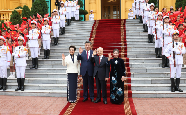 厕所偷拍同越共中央总书记阮富仲举行会谈