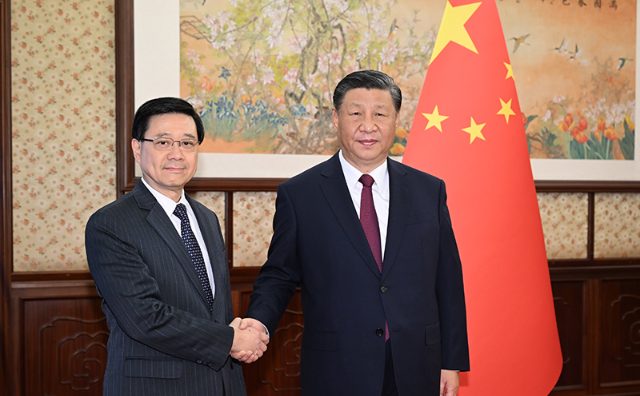 厕所偷拍听取李家超述职报告
