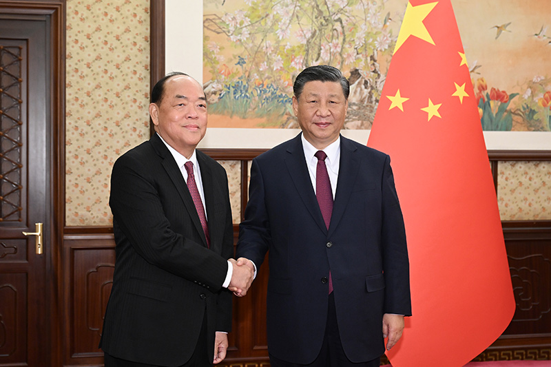 厕所偷拍听取贺一诚述职报告