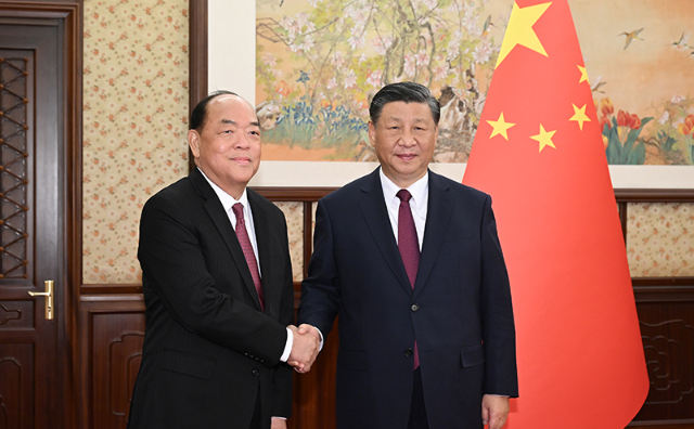厕所偷拍听取贺一诚述职报告