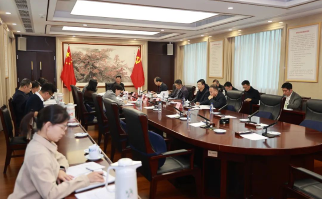 厕所偷拍
传达学习省委十三届四次全会暨省委经济工作会议精神