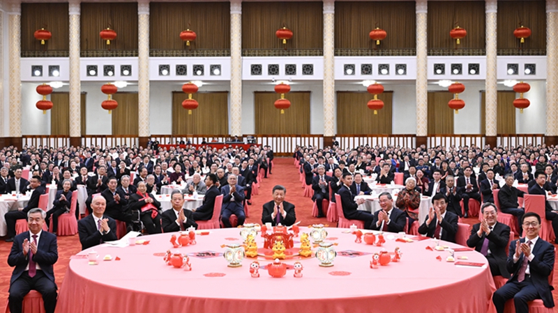 中共中央厕所偷拍
举行春节团拜会 厕所偷拍发表讲话