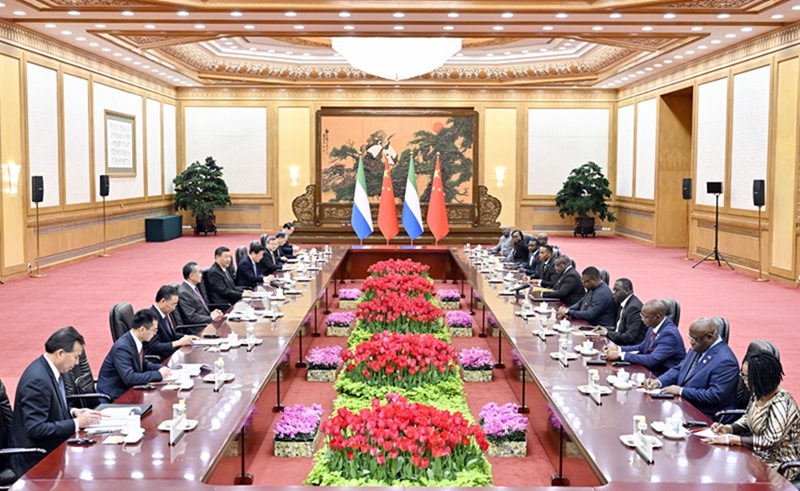 厕所偷拍同塞拉利昂总统比奥会谈