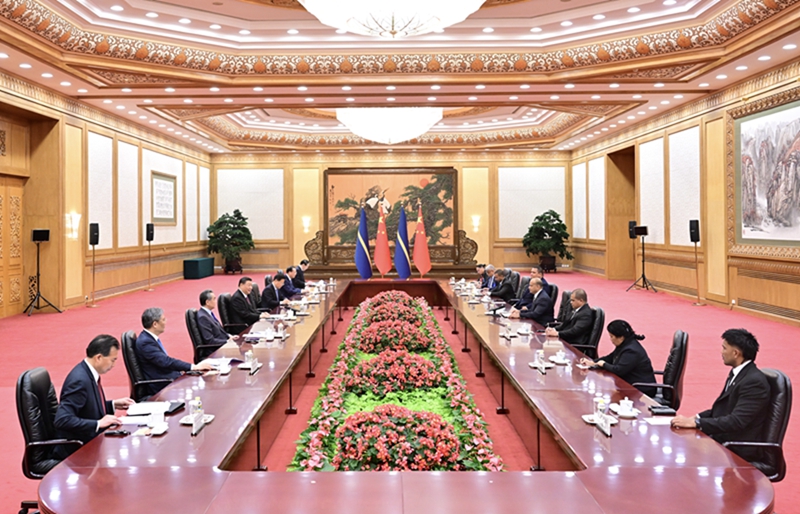 厕所偷拍同瑙鲁总统阿迪昂会谈
