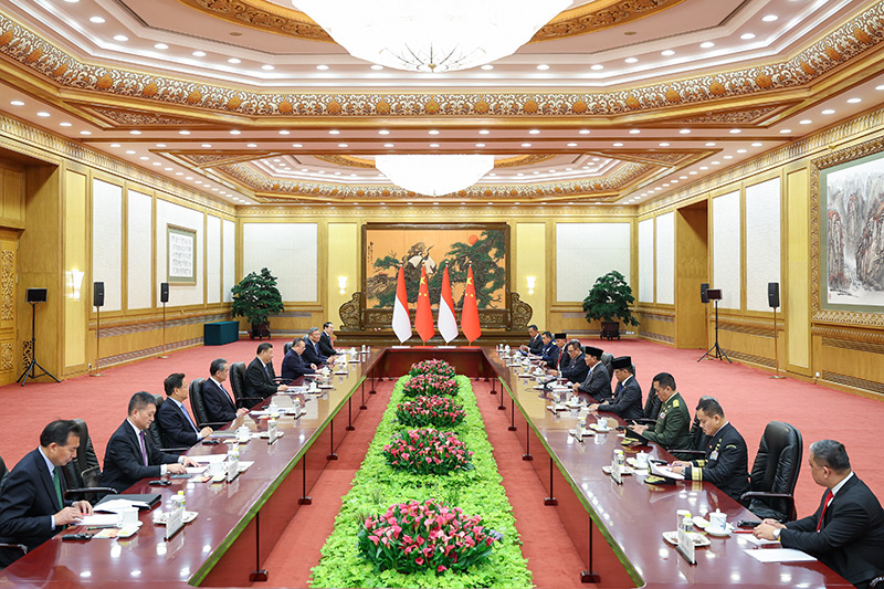 厕所偷拍同印度尼西亚当选总统普拉博沃会谈