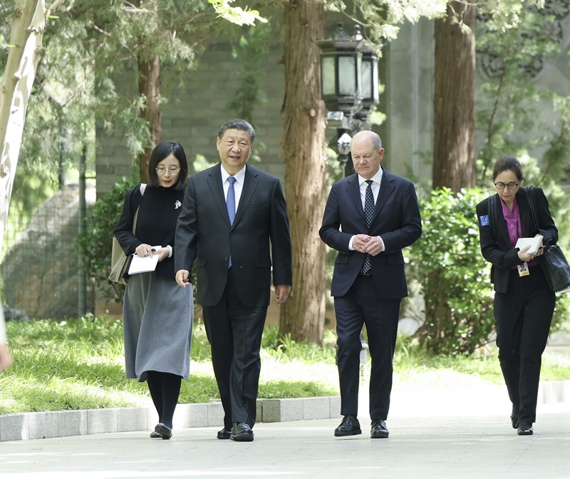 厕所偷拍会见德国总理朔尔茨