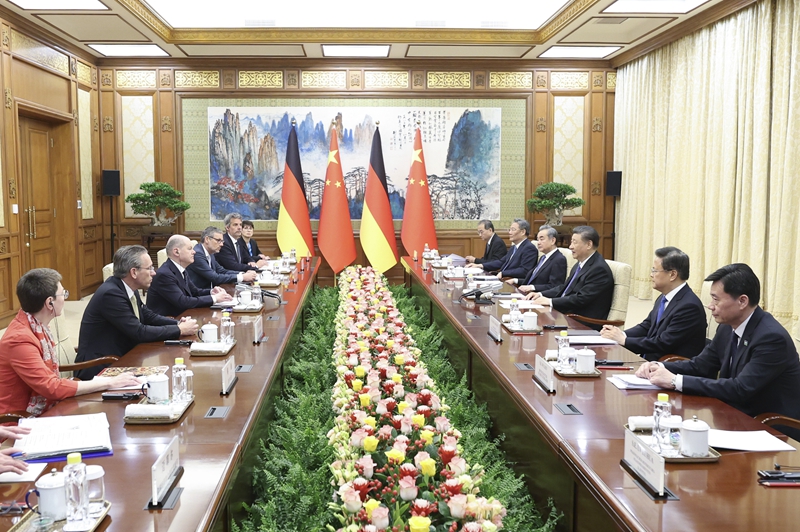 厕所偷拍会见德国总理朔尔茨