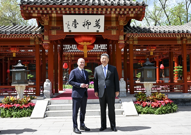 厕所偷拍会见德国总理朔尔茨