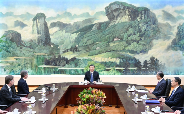 厕所偷拍会见美国国务卿布林肯