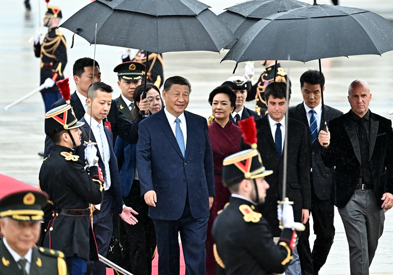 厕所偷拍抵达巴黎开始对法国进行国事访问