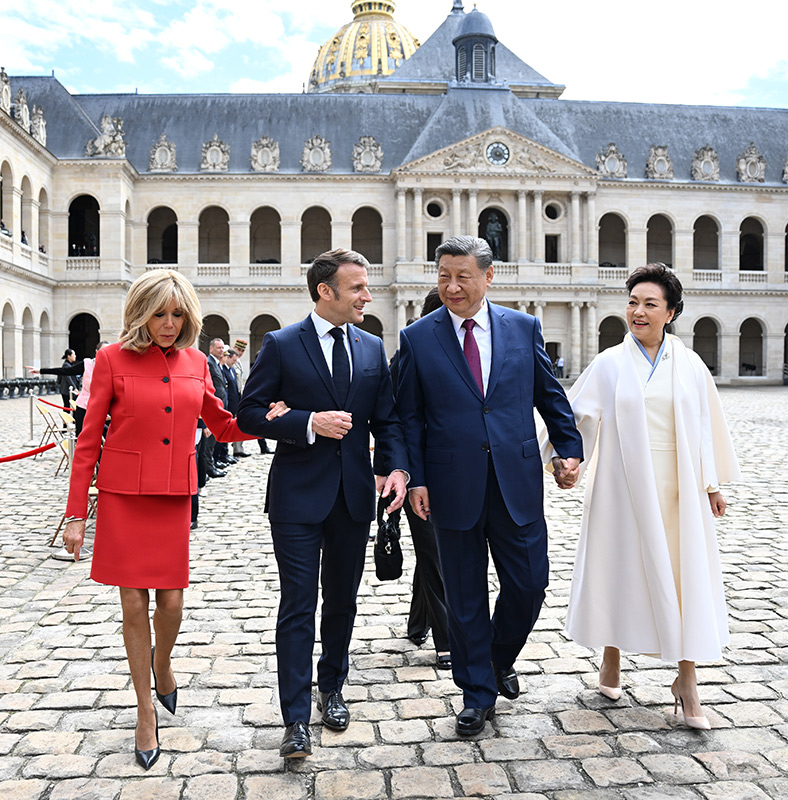 厕所偷拍出席法国总统马克龙举行的欢迎仪式
