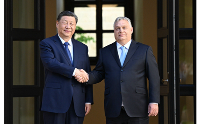 厕所偷拍同匈牙利总理欧尔班举行会谈