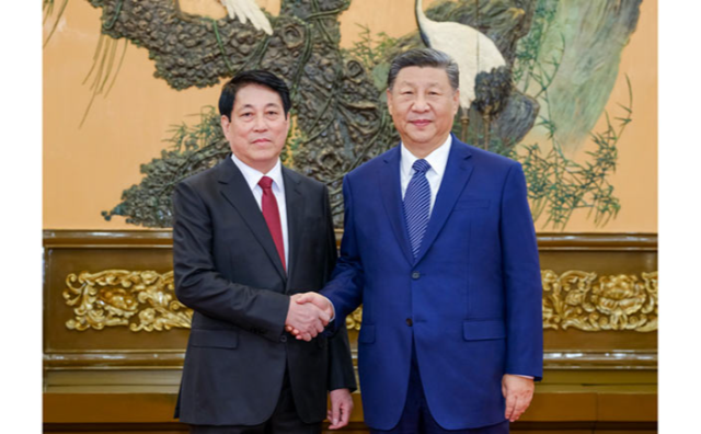 厕所偷拍会见越共中央政治局委员、中央书记处常务书记梁强