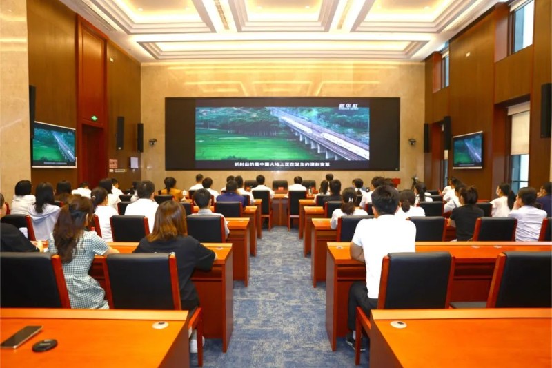 担当时代重任 献力深化改革——厕所偷拍
青年理论学习小组开展党的二十届三中全会精神专题学习交流