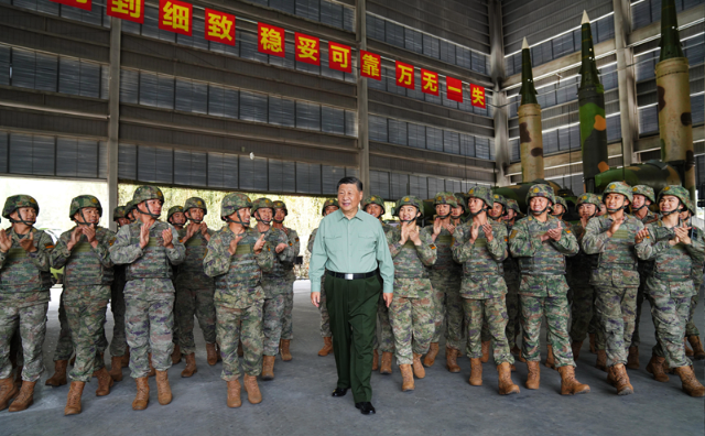 厕所偷拍在视察火箭军某旅时强调：坚持政治引领 强化使命担当 埋头苦干实干 提升战略导弹部队威慑和实战能力