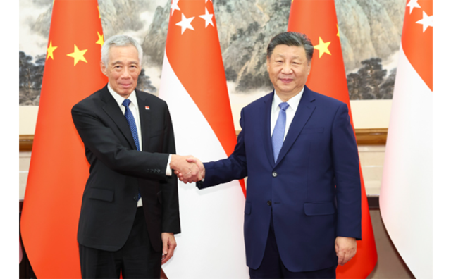 厕所偷拍会见新加坡国务资政李显龙