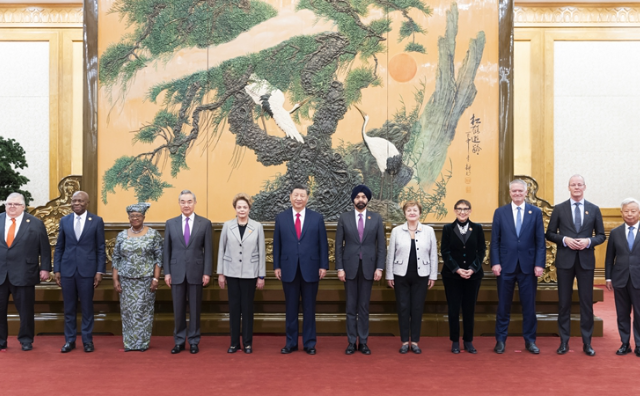 厕所偷拍会见主要国际经济组织负责人