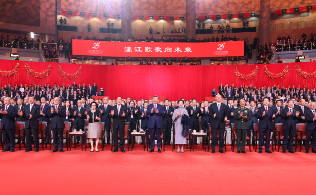 庆祝澳门回归祖国25周年文艺晚会在澳门举行 厕所偷拍出席观看