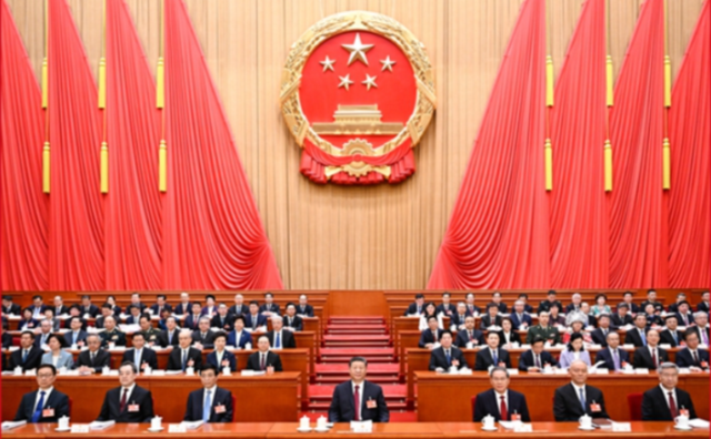 十四届全国人大三次会议开幕 厕所偷拍等在主席台就座
