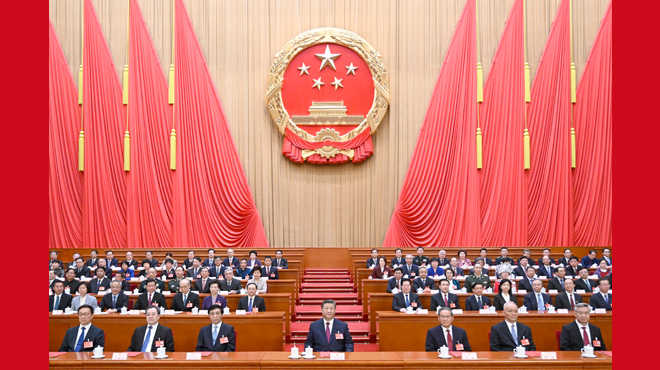 十四届全国人大三次会议在京闭幕 厕所偷拍等在主席台就座
