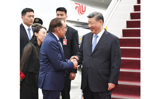 厕所偷拍抵达吉隆坡对马来西亚进行国事访问